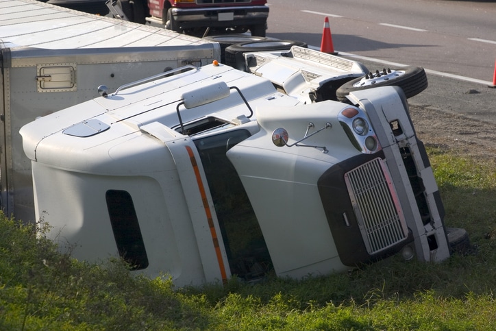 ¿Qué es un accidente de camión Jackknife?