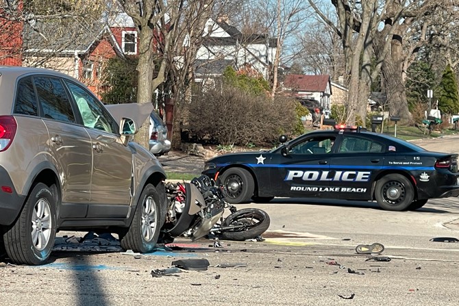 Motorcycle crash in Round Lake Beach leaves teenager dead